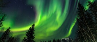 Scandi Aurora Villa: 2B2B House + Heated Cabin - Indoor Sauna & Epic Views