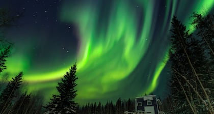 Scandi Aurora Villa: 2B2B House + Heated Cabin - Indoor Sauna & Epic Views