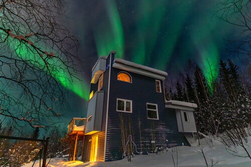Scandi Aurora Villa: 2B2B House + Heated Cabin - Indoor Sauna & Epic Views