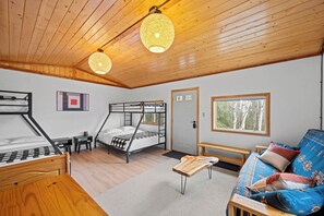3 bedrooms, desk, free WiFi, bed sheets - Scandi Aurora Villa: 2B2B House + Heated Cabin - Indoor Sauna & Epic Views (Fairbanks)