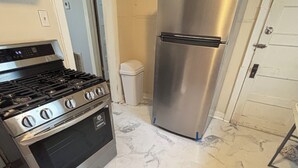 A kitchen with a stainless steel stove, oven, and refrigerator. - Comfortable 2BR Retreat in Ruston Perfect for Game Days” (Ruston)