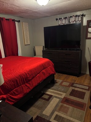 2 bedrooms, in-room safe, desk, free WiFi - Comfortable 2BR Retreat in Ruston Perfect for Game Days” (Ruston)