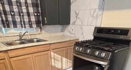 Comfortable 2BR Retreat in Ruston Perfect for Game Days”