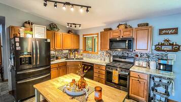 Microwave, oven, stovetop, coffee/tea maker