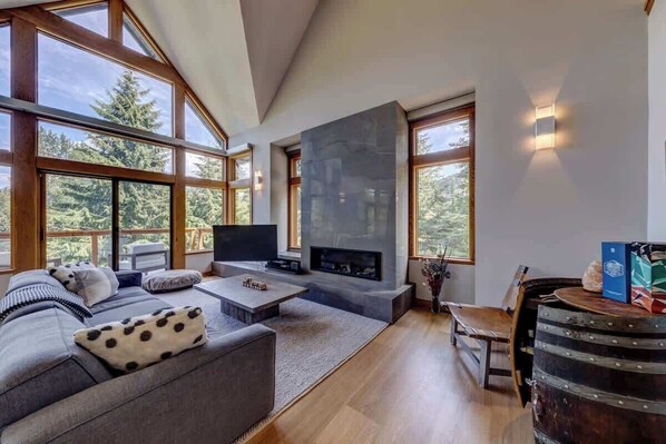 Smart TV, fireplace, offices