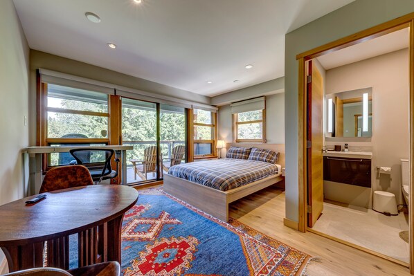 3 bedrooms, desk, iron/ironing board, free WiFi