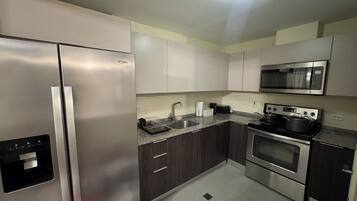 ميكروويف، فرن، موقد طهي مسطح، مناشف ورقية