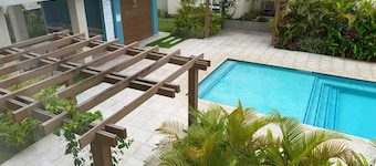 Vive Luxe Condo , Pool & 24/7 Security near Airport
