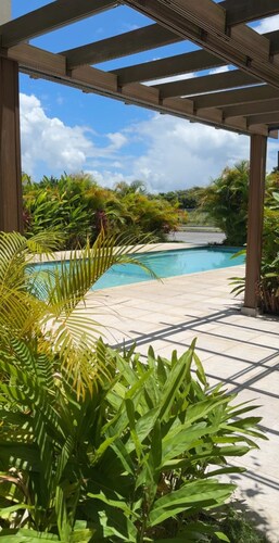 Vive Luxe Condo , Pool & 24/7 Security near Airport