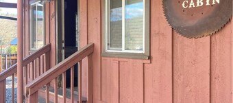 Historic 2-Bedroom Gold Miners Cabin on Trinity River, with Wi-Fi & A/c.