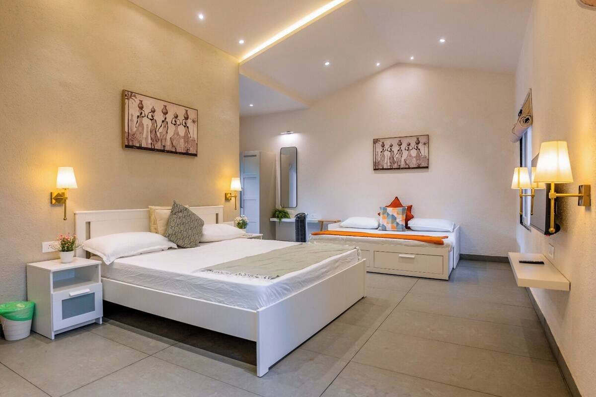 Family Suite, Pool View | WiFi (free), bed sheets