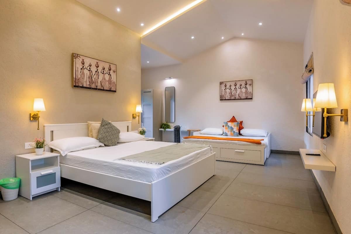 Family Suite, Pool View | Free WiFi, bed sheets