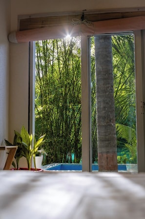 Suite junior, vistas a la piscina | Wifi gratis y ropa de cama