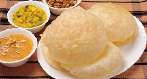 Desayuno continental (INR 150 por persona)