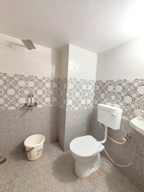 Bruser, brusehoved med spredningseffekt, gratis toiletartikler