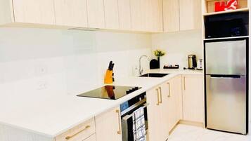 Fridge, microwave, stovetop, dishwasher