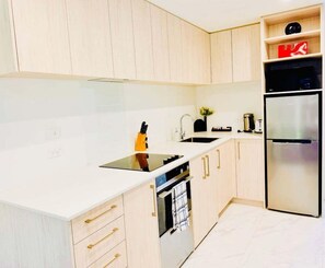 Fridge, microwave, stovetop, dishwasher