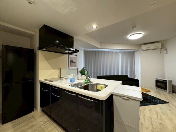 冰箱、微波炉、炉灶、烤面包机