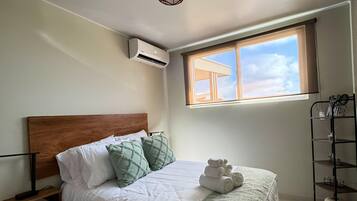 3 bedrooms, in-room safe, iron/ironing board, WiFi