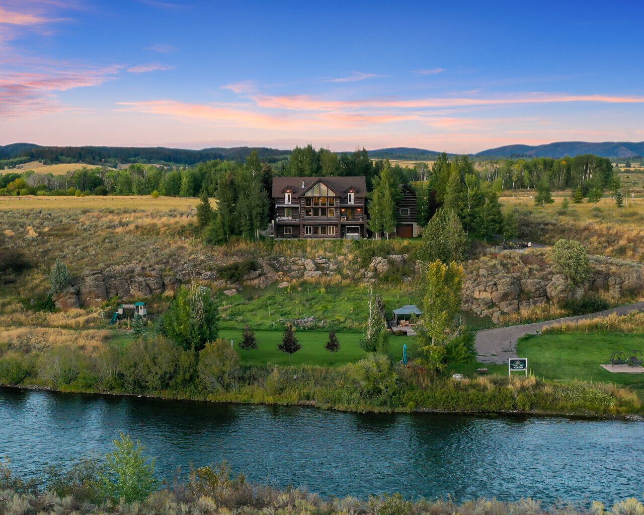 المنشأة من الخارج