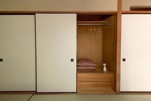 Blackout drapes, free WiFi