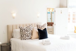 4 bedrooms, iron/ironing board, WiFi, bed sheets - Springcombe Sunset - St Heliers Beach House (Auckland)