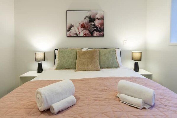 WiFi, bed sheets