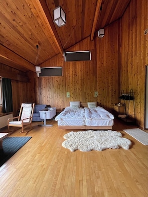 2 bedrooms, desk, free WiFi, bed sheets