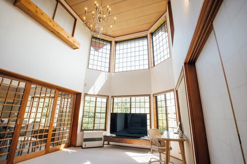 A traditional Japanesestyle hot spring inn in Izu / Ito Shizuoka