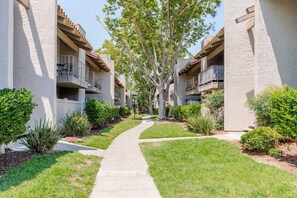 المنطقة المحيطة بالمنشأة