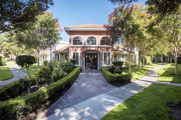 المنشأة من الخارج