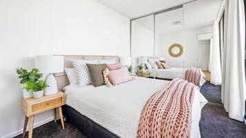 1 habitación, tabla de planchar con plancha y wifi