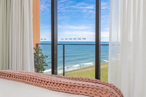 Interior - Perfect Penthouse - WiFi included - No Airbnb Fees (Newcastle)