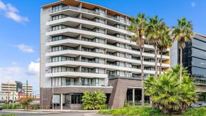 Exterior - Happy Honeysuckle - WiFi included - No Airbnb Fees (Newcastle)