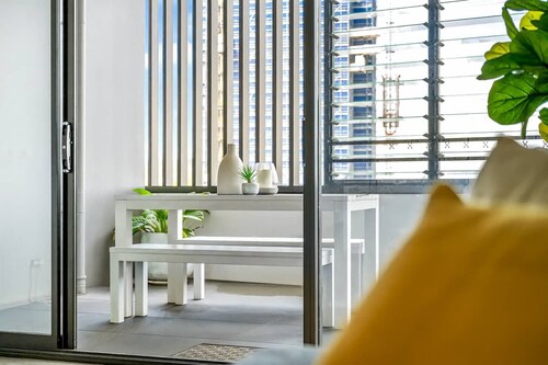 Happy Honeysuckle - WiFi included - No Airbnb Fees