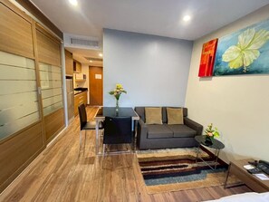 开间 | 办公桌、免费 WiFi、床单