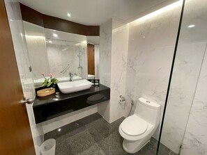 Desk, free WiFi, bed sheets - AMIS By Sima Thani (Nakhon Ratchasima)