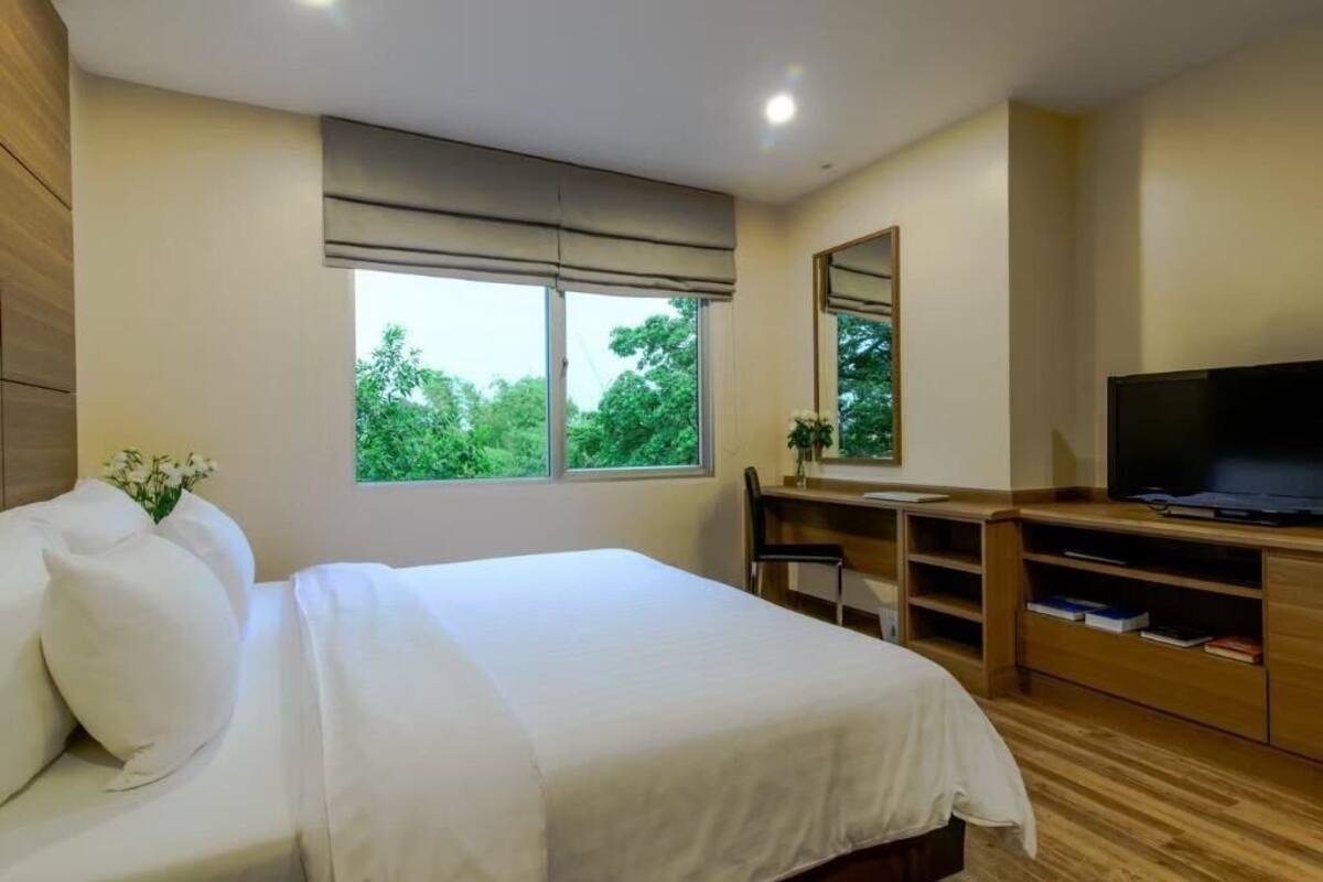 Desk, free WiFi, bed sheets