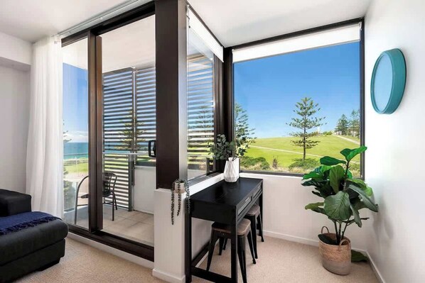 Interior - Amazing Apartment - No Platform Fees - Free Wi-Fi (Newcastle)