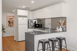 Cookware/dishes/utensils