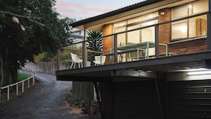 A modern house with a covered outdoor area, a garage, and a pathway leading to the house. - Bar Beach Bliss - 10 min walk to the Beach (Bar Beach)