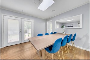 Dining - Charming 4-Bedroom Retreat with Large Yards and Outdoor BBQ (Memphis)