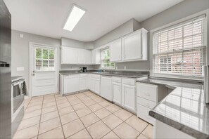 Fridge, microwave, oven, stovetop - Charming 4-Bedroom Retreat with Large Yards and Outdoor BBQ (Memphis)