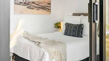 Strykjärn/strykbräda, wi-fi och sängkläder