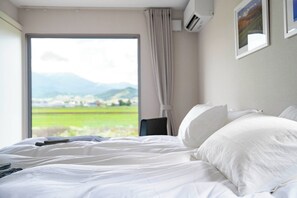 4 bedrooms, desk, iron/ironing board, free WiFi