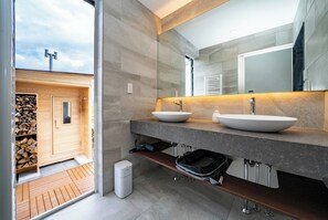 Hair dryer, towels - YUGEN RETREATS FURANO / Sorachi-gun Hokkaidō (Sorachi-gun)