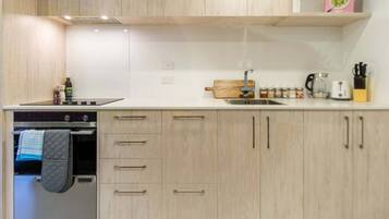 Fridge, stovetop, dishwasher, coffee/tea maker