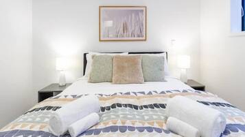 Iron/ironing board, WiFi, bed sheets