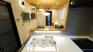 Fridge, microwave, stovetop, cookware/dishes/utensils