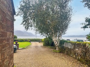 المنطقة المحيطة بالمنشأة